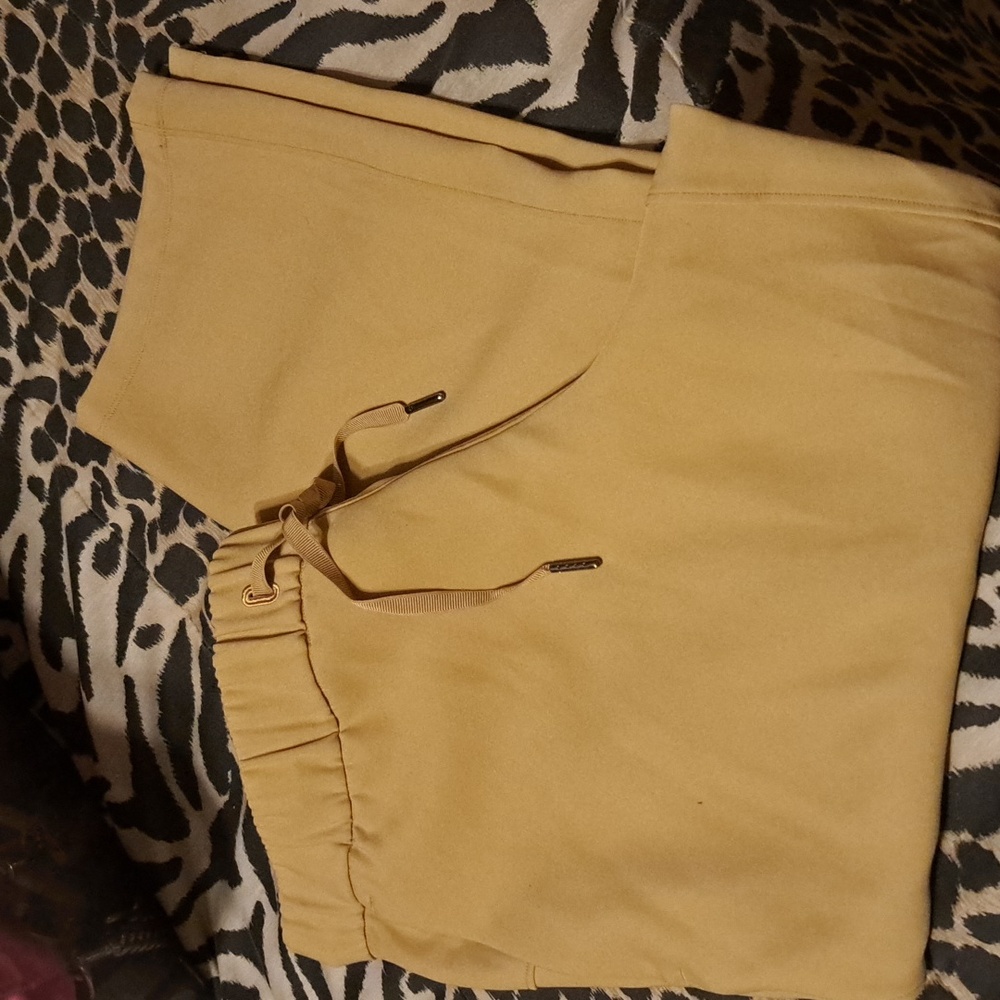 Lululemon polyester capris